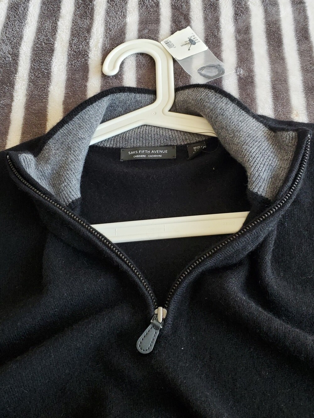 Saks Fifth Avenue Black Cashmere Half-Zip Sweater with Gray Inner Collar